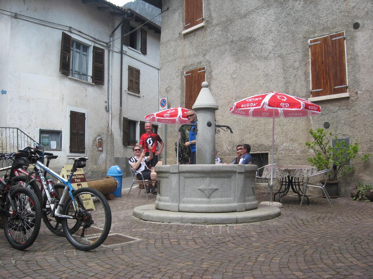 Antica Osteria Pace Hotel Moerna Exterior photo
